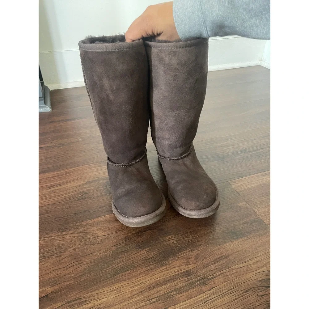 UGG Women's Brown Classic‎ Tall Boot